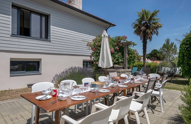 Villa for 15 people, 700m from the beach