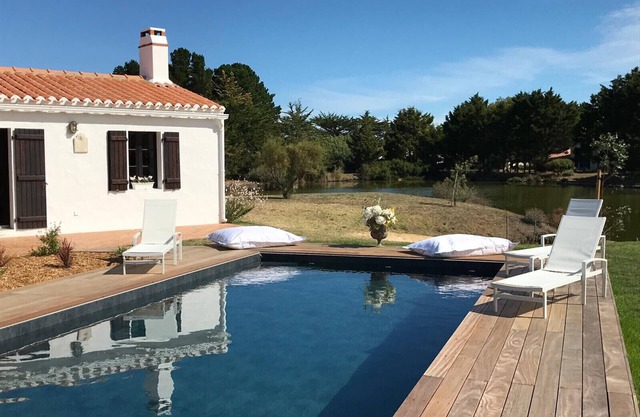Villa for 10 with swimming pool and garden