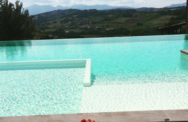 Villa, formerly the manor house, on the Marche hills, ideal for relaxing