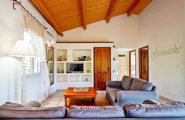 Villa Grenache - private terrace and garden