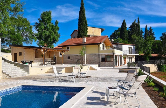 Villa Gardenia 2 with Shared Pool and Basketball Court