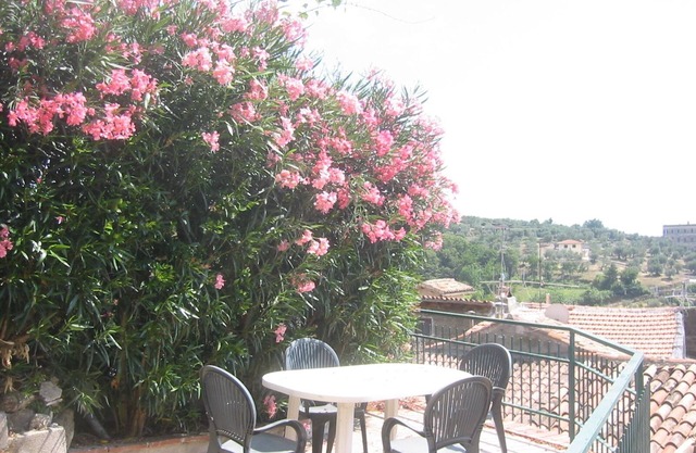 Villa Garibaldi. Beautiful mountain town in wine area ½ hour from Rome and beach