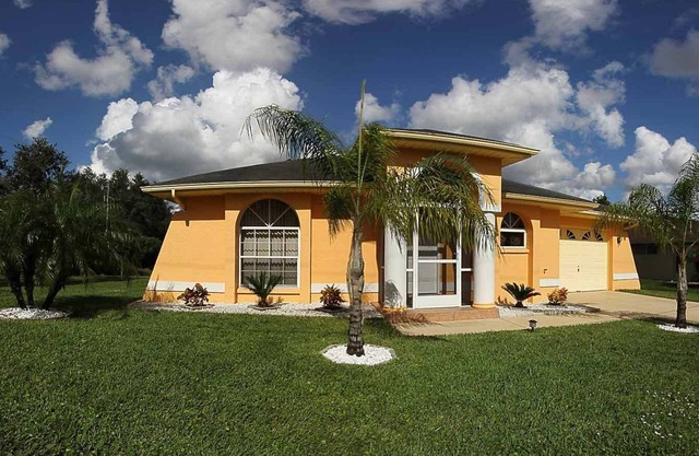 Villa Hamilton-Beautiful Pool Home 🌴April 2023 renovated. nJan. 2025 Special