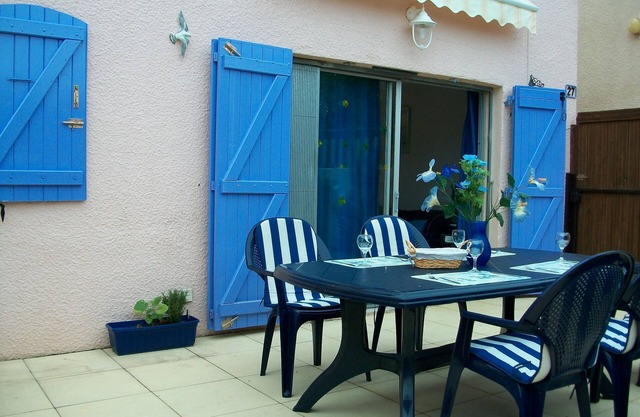 Villa ideally situated, quiet residence 10 minutes walk to the beach and golf