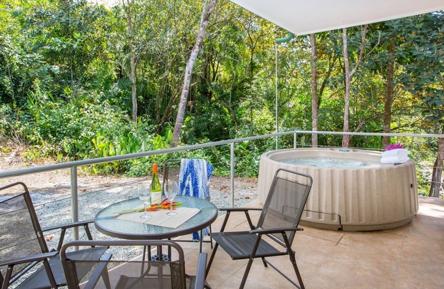 Villa Iguana - Great place & privacy w/Jacuzzi & WiFi
