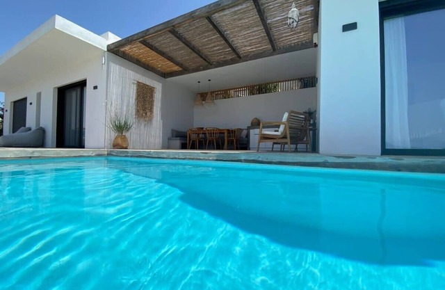Villa Ilios Summary: