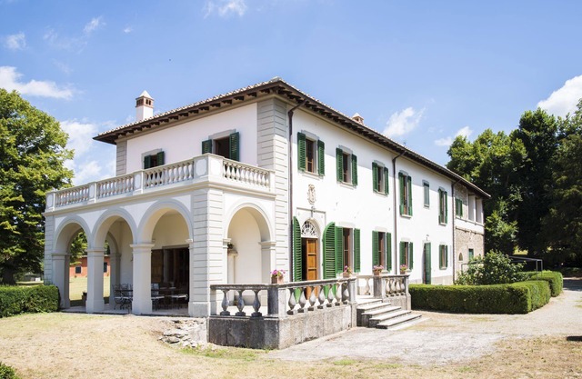 Villa in Casole with 6 bedrooms sleeps 12