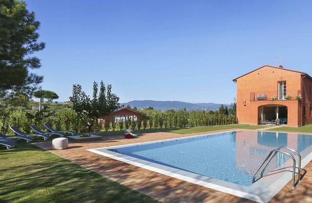 Villa in Colle Di Compito with 3 bedrooms sleeps 6