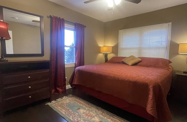 Villa in Eureka 1- mile to Hidden Valley & Six Flags