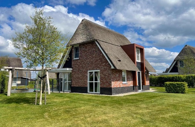 Villa in Friesland with Jacuzzi and Sauna