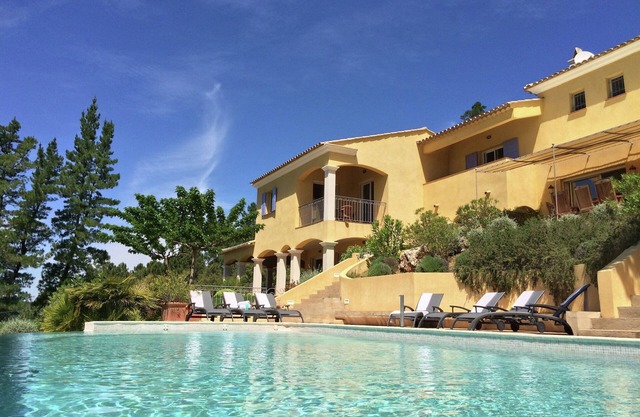 Villa in Le Muy with Private Pool and Lake