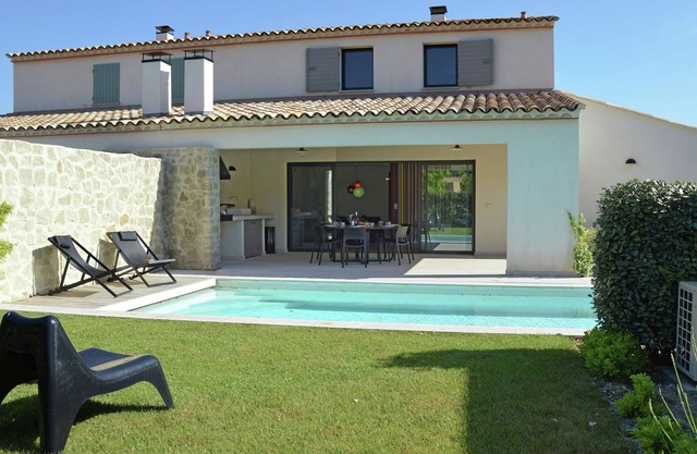 Villa in Malaucène with Private Pool