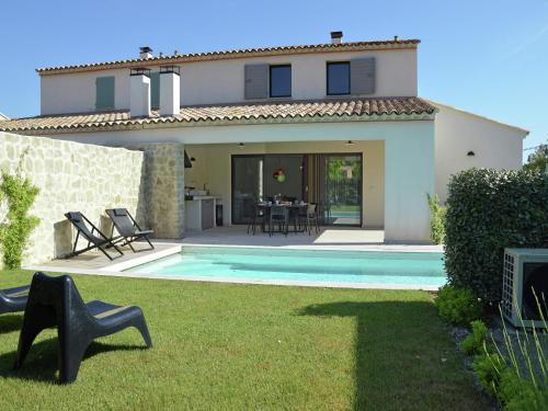 Villa in Malaucène with Private Pool