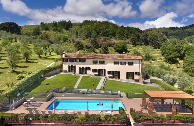 Villa in Montecatini with 11 bedrooms sleeps 22