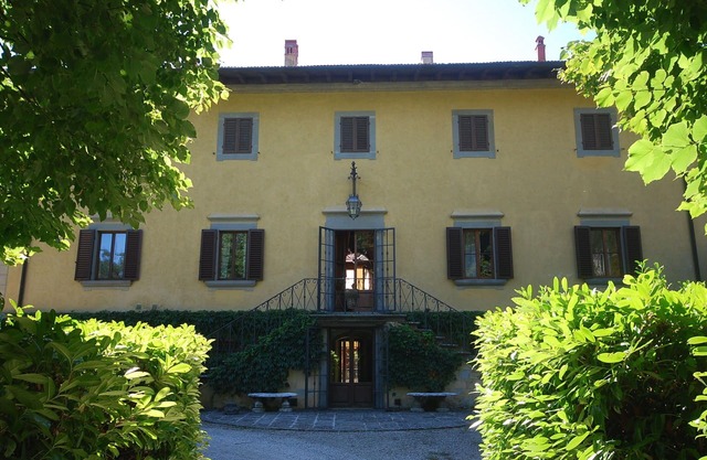 Villa in Poggiolo-salaiole with 6 bedrooms sleeps 12