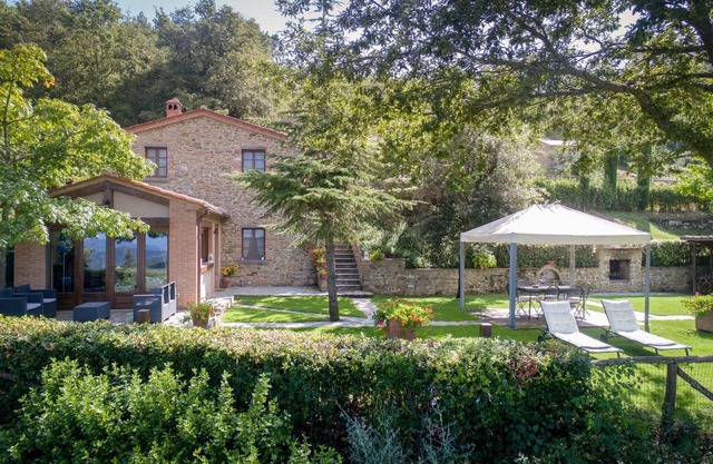 Villa in Poggioni with 3 bedrooms sleeps 6