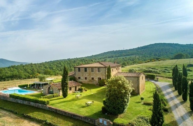 Villa in Rapale with 9 bedrooms sleeps 20