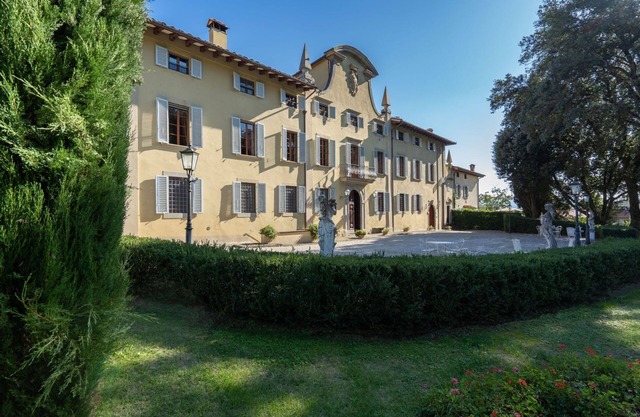 Villa in Ronta with 13 bedrooms sleeps 26