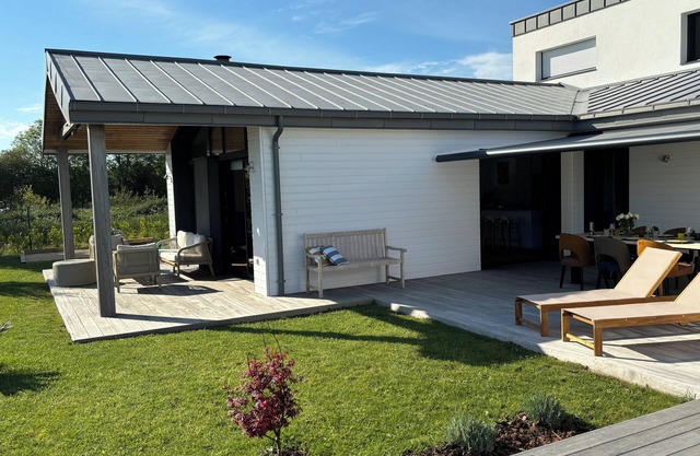 Villa in Sainte-Marine with outdoor spa and 5-minute walk to the main beach.