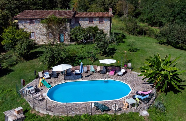 Villa in the green with private pool, garden, wi-fi for families and groups