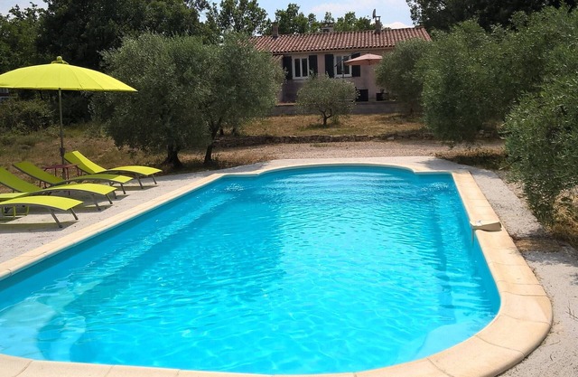 Villa in the heart of green Provence (private pool, 8 people)