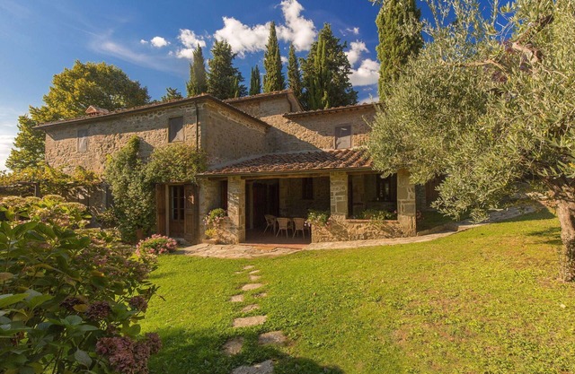 Villa in Volpaia with 6 bedrooms sleeps 11