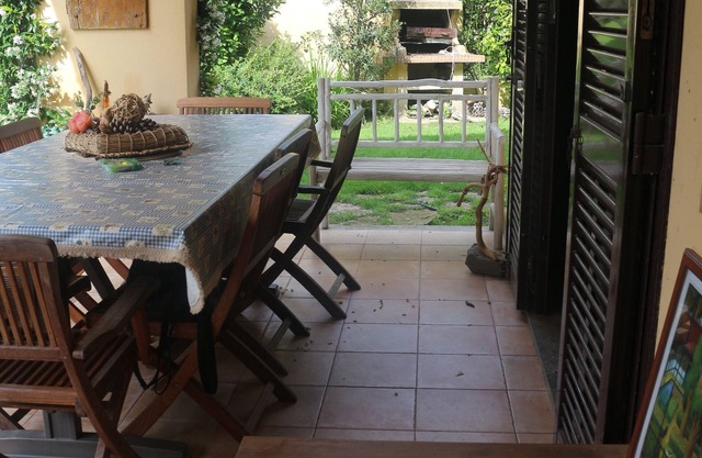 Villa garden, 90m swimming pools, private beach. huge park, entertainment shows