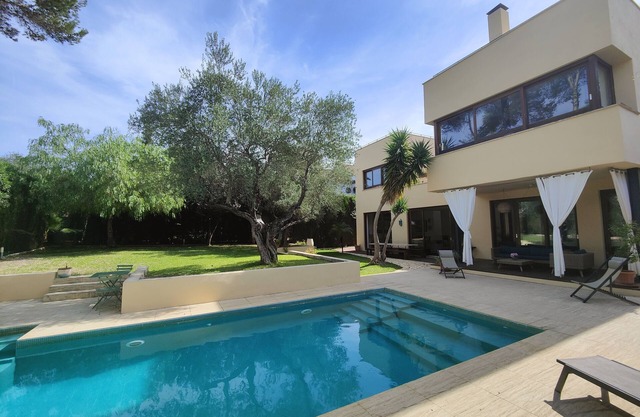 Villa Jardines Pool-10 Minutes Seville Center-Free Wifi-Air Conditioning