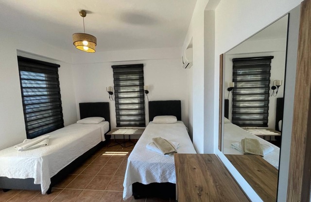 VILLA JIOK-Modern Villa heated swimmingpool, beautiful view of the Mediterranean