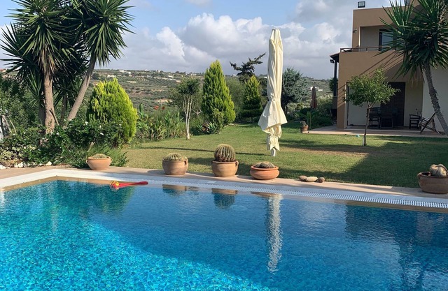Villa Karteros with Swimming pool & Bbq