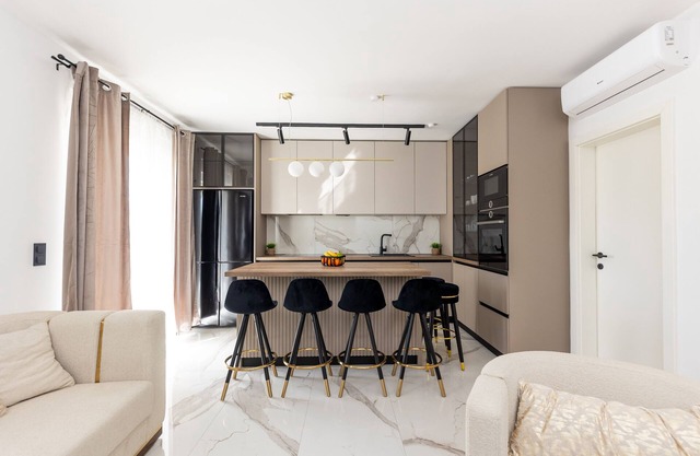 Villa Koludrovac with heated pool, jacuzzi, sea view and just 40m from the sea