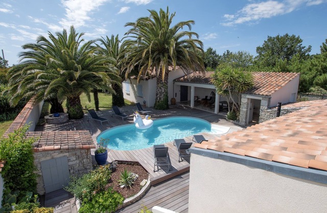 Villa La Jonchère - Four Bedroom House, Sleeps 9