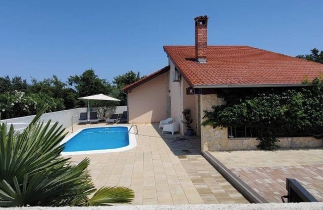 Villa Leonore with heated pool
