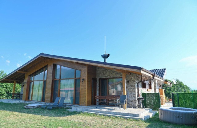 Villa Letizia with Sauna near Pirin Golf Resort