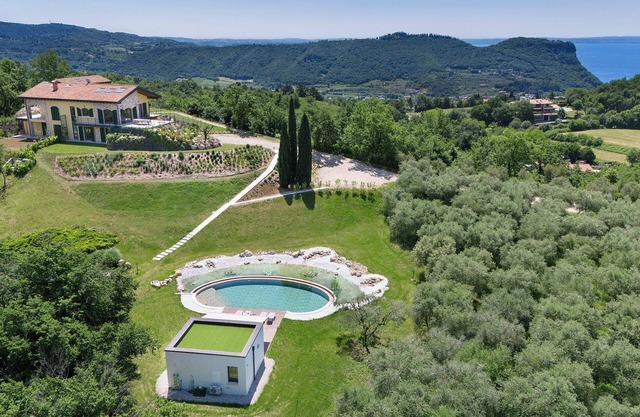 Villa 'Luxury Monte Orione Garda' with Lake View, Wi-Fi and Air Conditioning