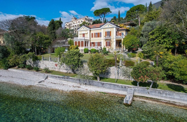Villa Magnolia a Lago - for 8 persons Gardone Riviera