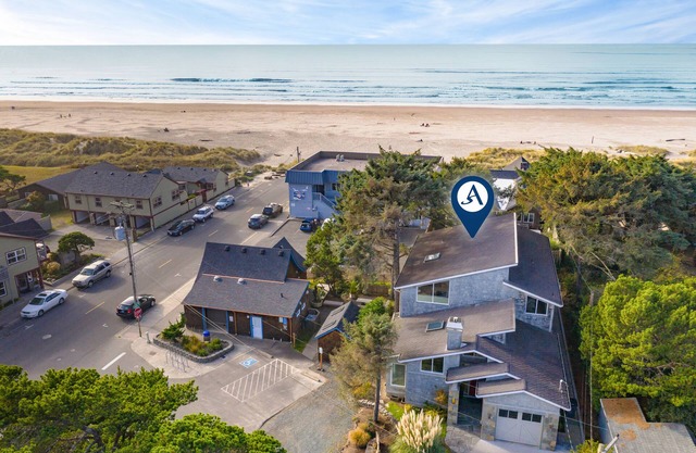 Villa Manzanita by AvantStay | Hot Tub, 1 Block to Beach/Town, Chef's Kitchen
