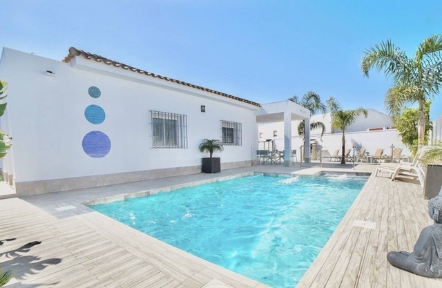 VILLA MARABÚ, WITH PRIVATE SWIMMING POOL IN CONIL DE LA FRONTERA