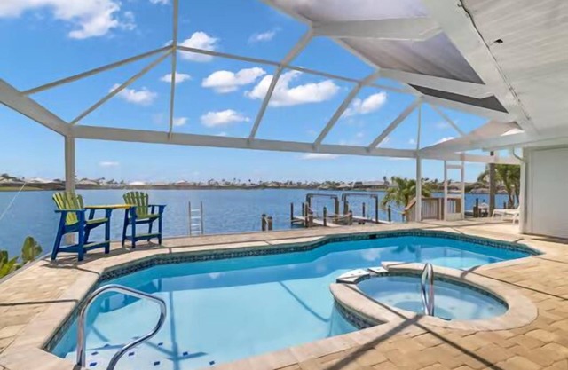 Villa Margarita - 4 Bedroom w/Beautiful Lake View and Gulf Access!