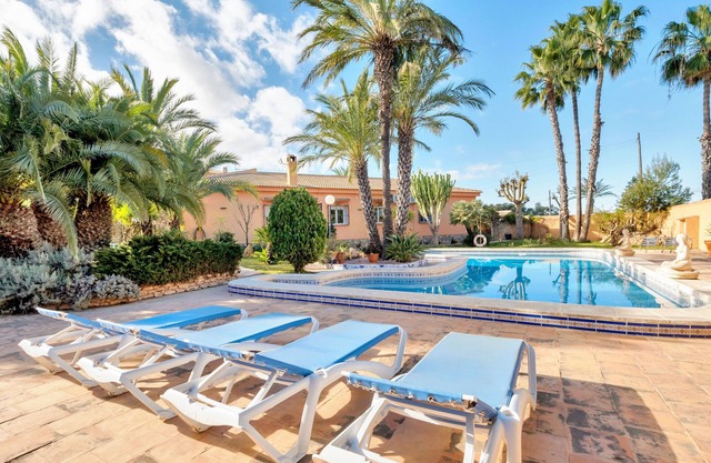 Villa 'Maria Dependance' with Private Pool, Wi-Fi and Air Conditioning