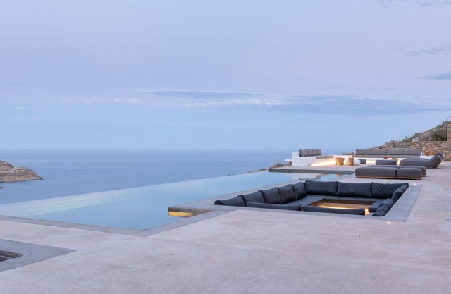 Villa Maxim/Amazing sea views/large outdoor areas with 2 pools & 2hot-tubs