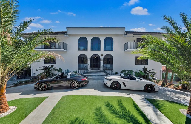 Villa Maya: 12 BR, 14k sq. ft. estate with pool, pickle ball, bball, disco club!