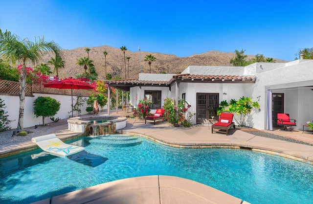 Villa Mesa! Private Oasis! 3 bed/3 bath! Pool! Spa! Fireplace! Mtn View!