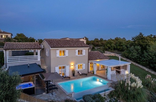 Villa Monet with whirlpool, sauna and 4 bedrooms