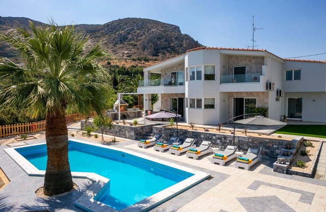 Villa Monroe by Villa Plus