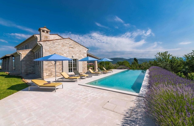 VILLA MONTONA - Spacious villa with a wonderful view of Motovun