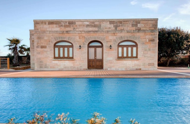 Villa Munqar~ 3BR Coastal Villa w/Pool & Sauna