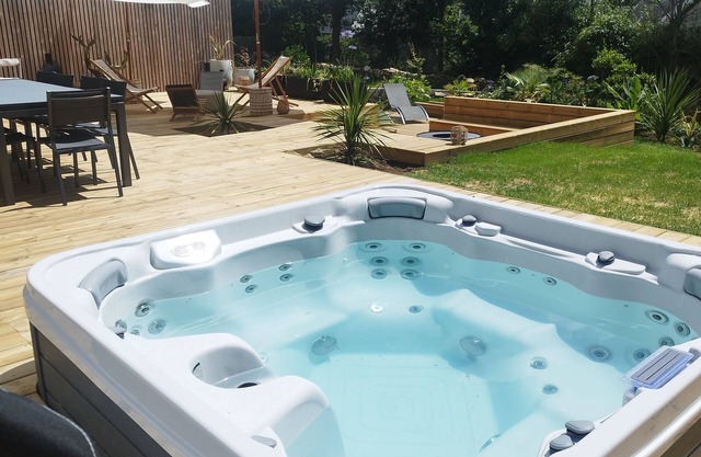 Villa Namasté SPA, solarium, Brasero, Hammam 15 persons 3 mn from the port