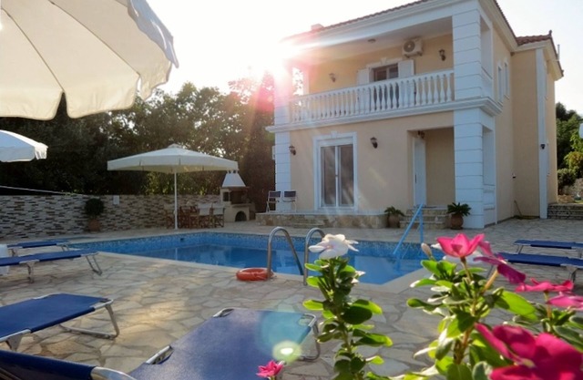 Villa near beach with Private Pool and Sea Views