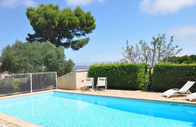 Villa near Les Etangs de Bages Lake